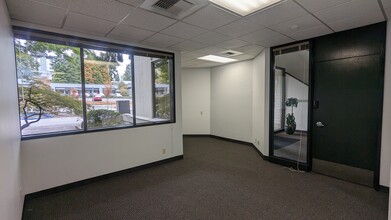 4002-4014 148th Ave NE, Redmond, WA for lease Building Photo- Image 2 of 8