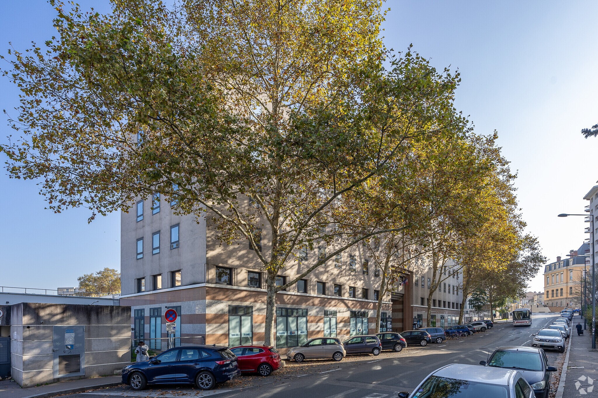 Office in Villeurbanne for lease Primary Photo- Image 1 of 4