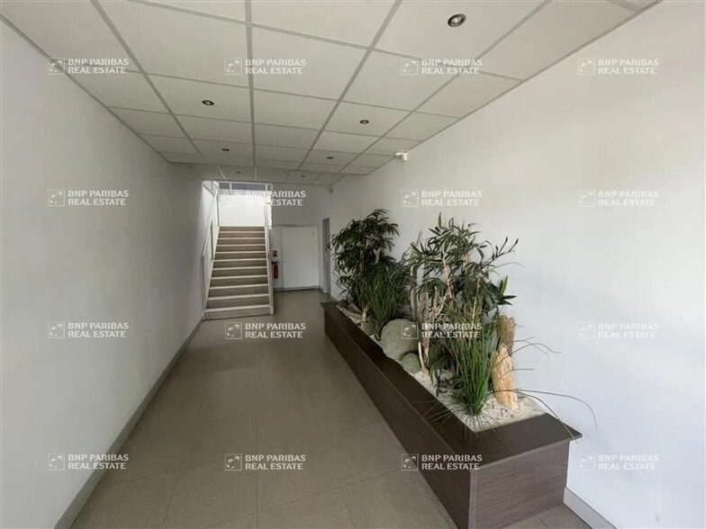 Office in Mauguio for lease - Lobby - Image 3 of 12