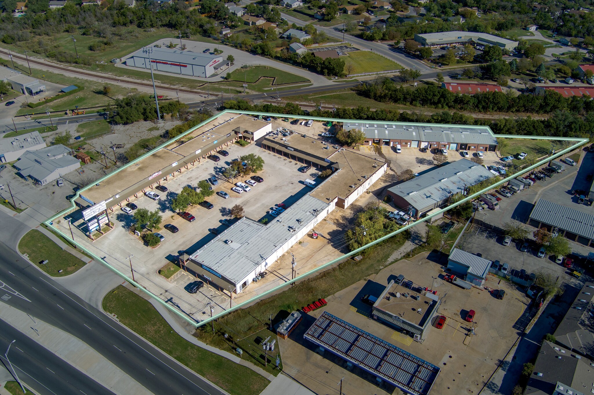 Retail & Industrial Flex Tracts portfolio of 2 properties for sale on LoopNet.ca Primary Photo- Image 1 of 7