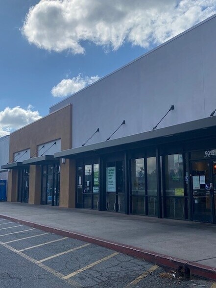 9000-9046 Balboa Blvd, Northridge, CA à louer - Photo du bâtiment - Image 3 de 5