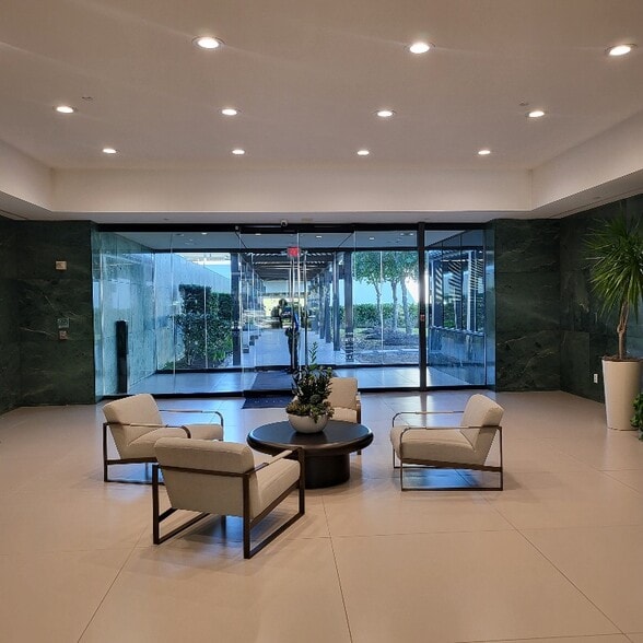 12012 Wickchester Ln, Houston, TX for lease - Interior Photo - Image 2 of 6