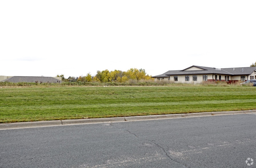 1001 18th Ave NW, Austin, MN for lease - Building Photo - Image 2 of 4