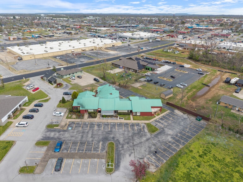 1102-1108 Poplar Pl, Rogers, AR for lease - Building Photo - Image 3 of 9