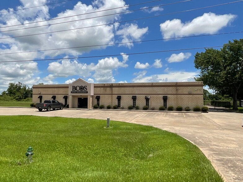 1111 Anchor Rd, Angleton, TX for sale - Building Photo - Image 1 of 10