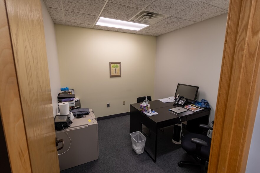 833 E 16th St, Holland, MI for lease - Building Photo - Image 3 of 19