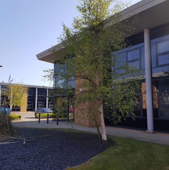 2 De Havilland Dr, Liverpool for lease - Building Photo - Image 1 of 1