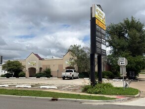 2160 S 6th St, Springfield, IL for lease Building Photo- Image 1 of 13