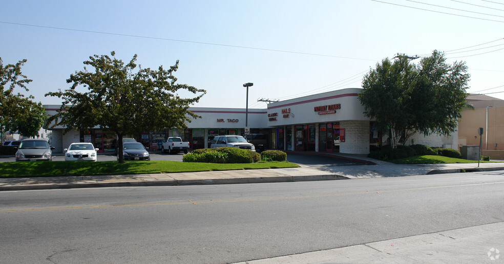 303 E Foothill Blvd, Rialto, CA for lease - Primary Photo - Image 1 of 1