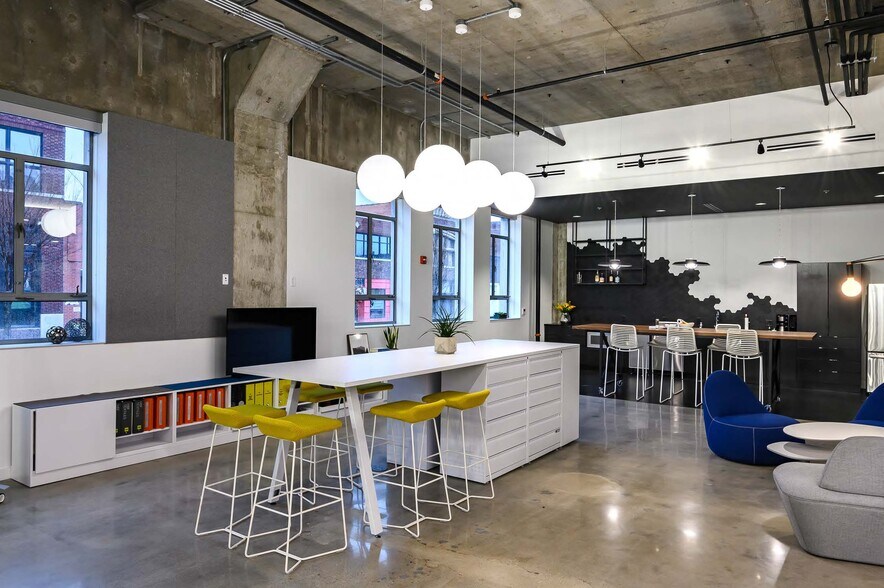 215 E 18TH, Kansas City, MO à louer - Photo du bâtiment - Image 3 de 16