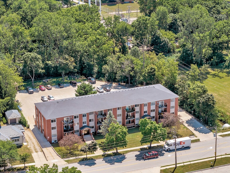 109 Division St N, Kingsville, ON for sale - Primary Photo - Image 1 of 41