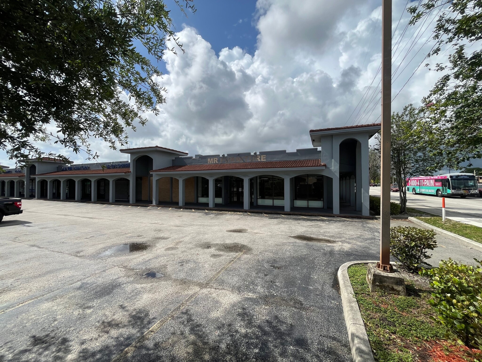 5906-5972 Pembroke Rd, Hollywood, FL for lease Building Photo- Image 1 of 7