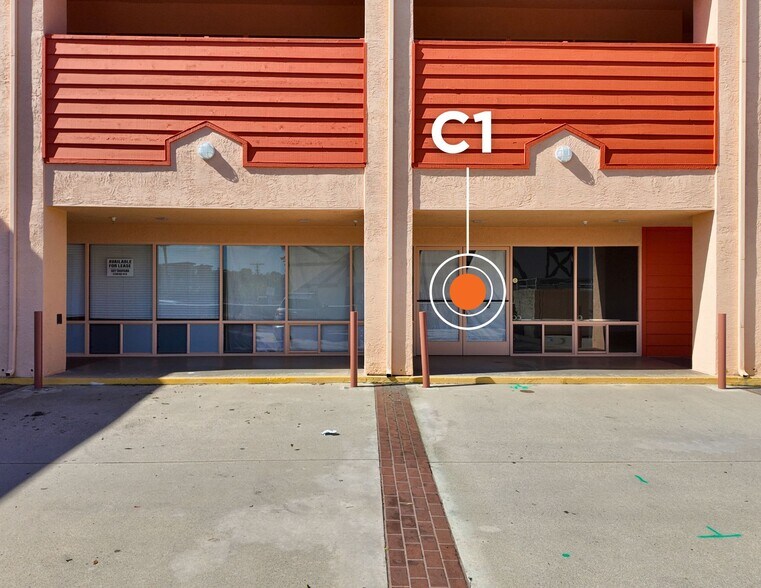 325 Carlsbad Village Dr, Carlsbad, CA for lease - Building Photo - Image 2 of 7