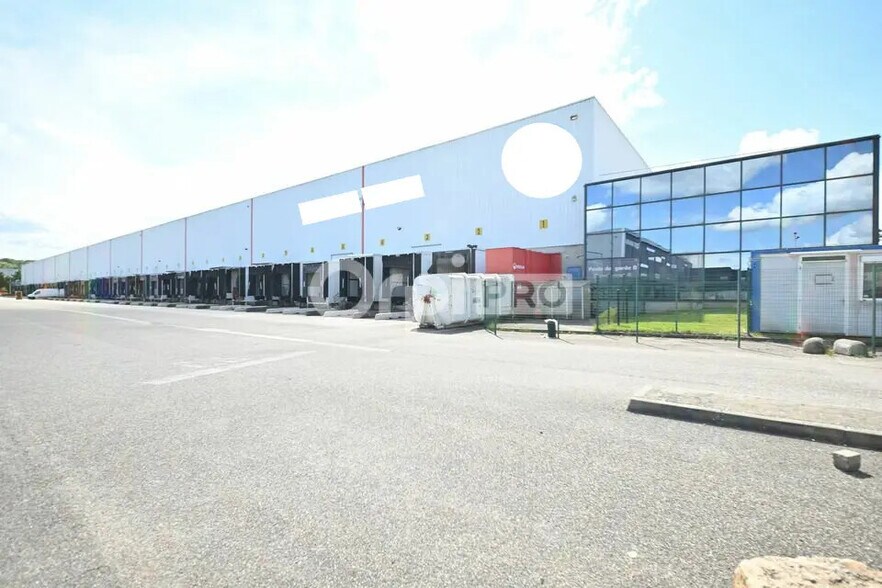 89 Rue De Malacombe, Saint-Quentin-Fallavier à louer - Photo du bâtiment - Image 2 de 5