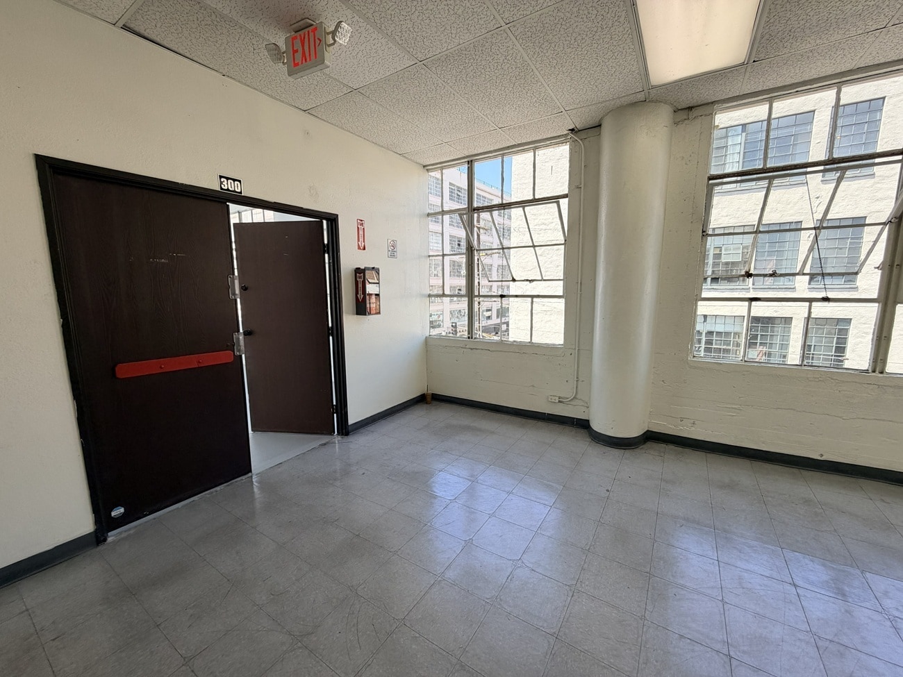 1048 Santee St, Los Angeles, CA à louer Photo intérieure- Image 1 de 12