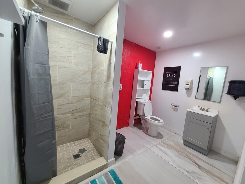 4980 NW 165th St, Miami Gardens, FL à vendre - Photo intérieure - Image 1 de 6