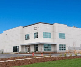23720-23800 NE Glisan St, Gresham, OR for lease Building Photo- Image 1 of 5