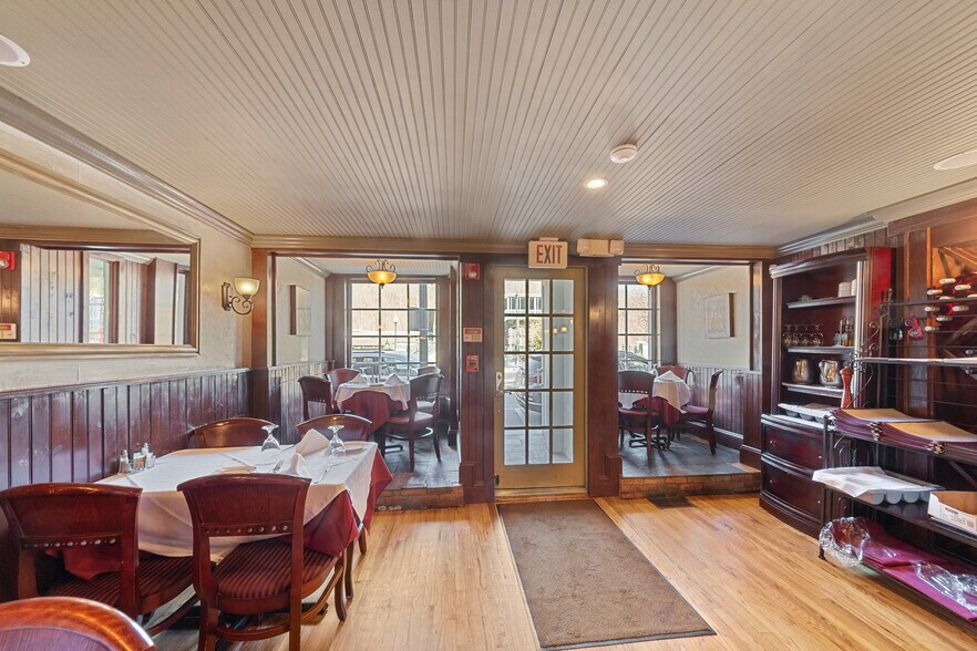 13 Adams St, Bedford Hills, NY à vendre - Photo du bâtiment - Image 2 de 39