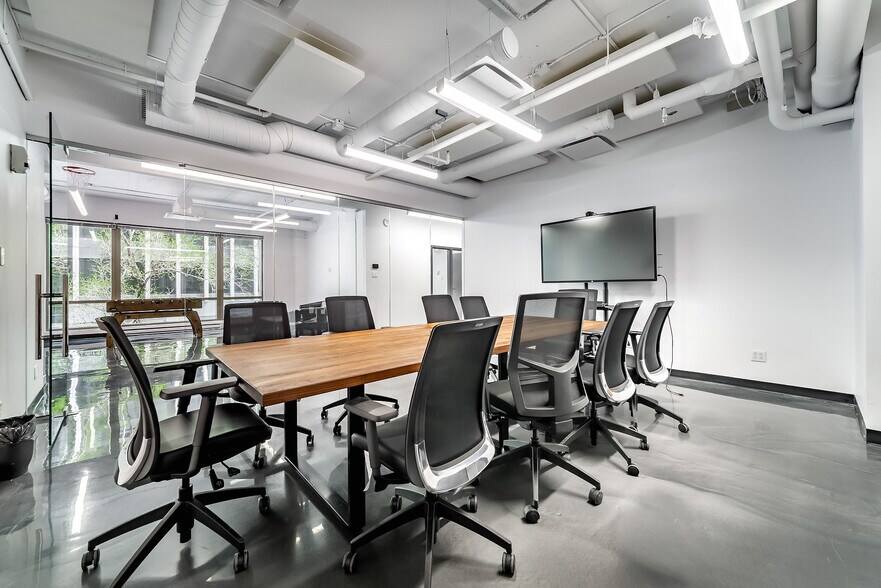 1200 Boul De Maisonneuve O, Montréal, QC for lease - Interior Photo - Image 2 of 9