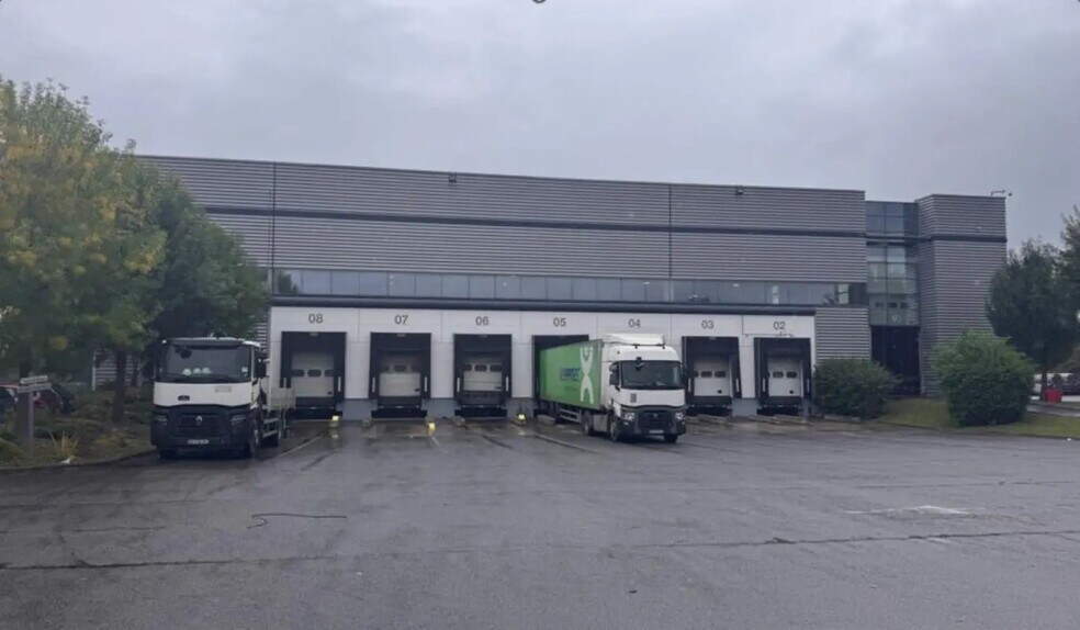 Bureau dans Lieusaint à louer - Photo du bâtiment - Image 1 de 16