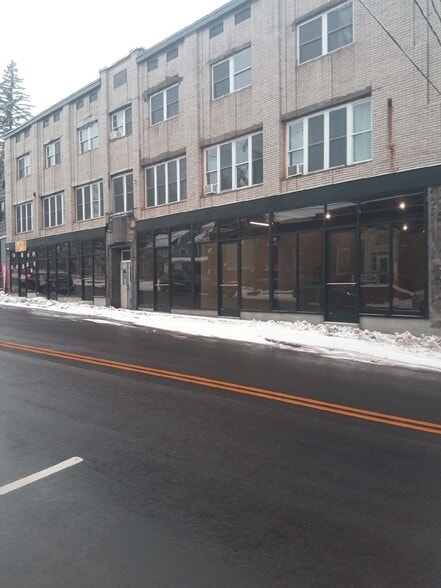 19 Chestnut St, Liberty, NY à louer - Photo principale - Image 1 de 2