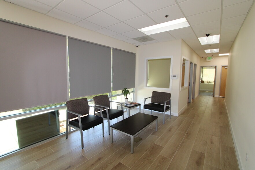 15853 Monte St, Sylmar, CA for lease - Interior Photo - Image 2 of 11