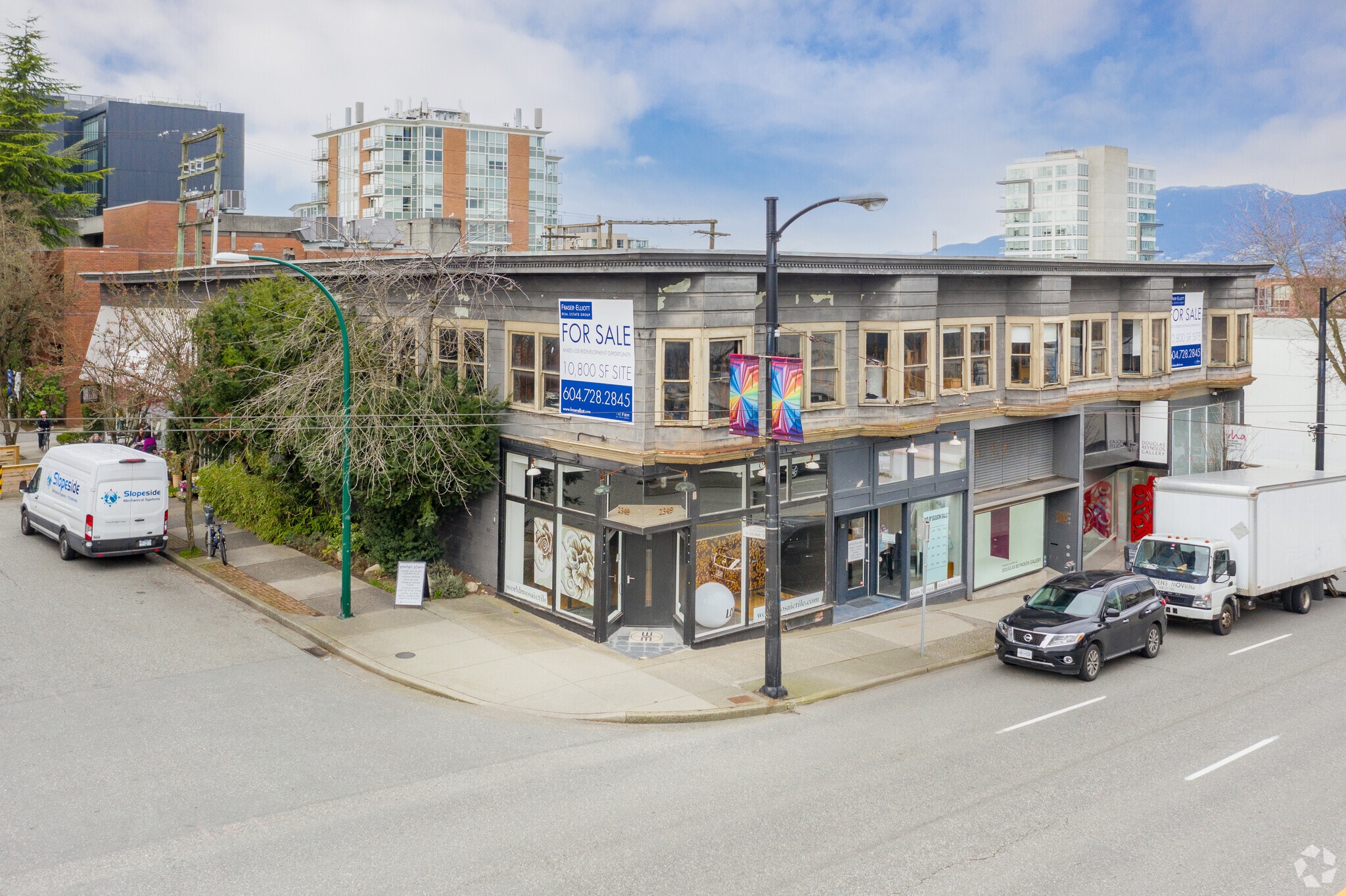 2331-2335 Granville St, Vancouver, BC à louer Photo principale- Image 1 de 7