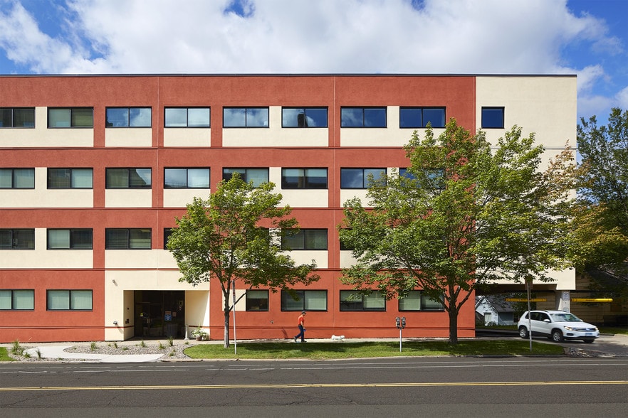 555 Park St, Saint Paul, MN à louer - Photo du bâtiment - Image 3 de 4