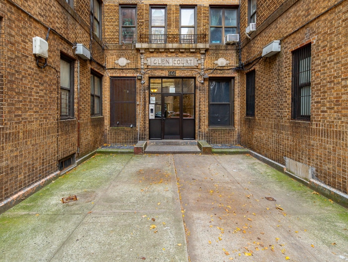 666 W 162nd St, New York, NY à louer - Photo du bâtiment - Image 2 de 2