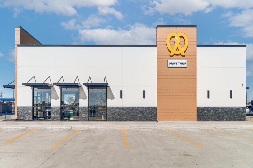 10209 W 29th St N, Wichita, KS à vendre - Photo du bâtiment - Image 3 de 4