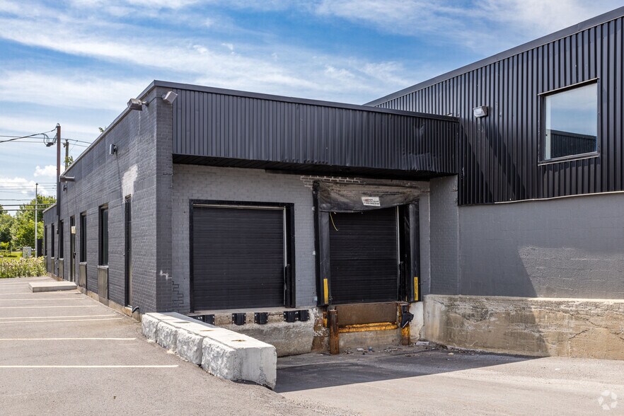 131 Boul Hymus, Pointe-claire, QC à louer - Photo du bâtiment - Image 3 de 11