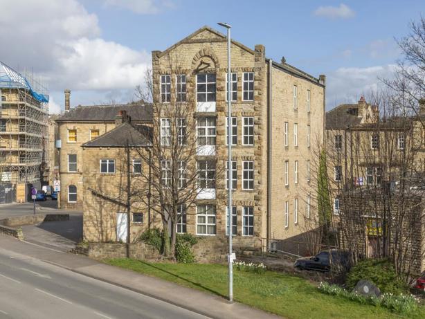 22-26 Wellington Rd, Dewsbury à vendre - Photo du bâtiment - Image 3 de 20
