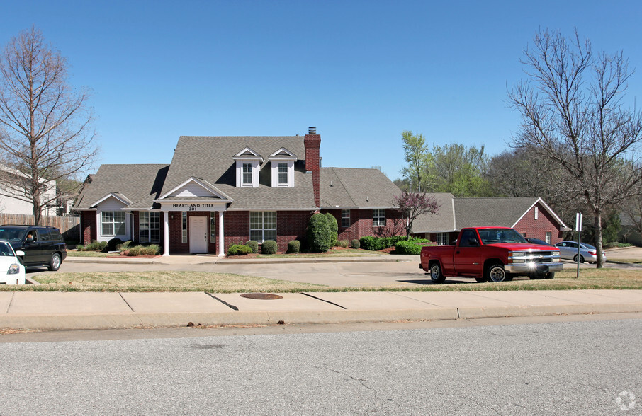 201-203 E 10th St Plz, Edmond, OK à vendre - Photo principale - Image 1 de 10