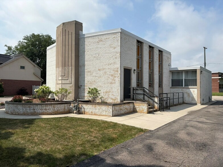 2730 Edsel St, Trenton, MI à vendre - Photo du bâtiment - Image 2 de 23