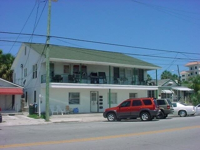 644 Mandalay Ave, Clearwater Beach, FL à vendre - Photo du bâtiment - Image 3 de 14