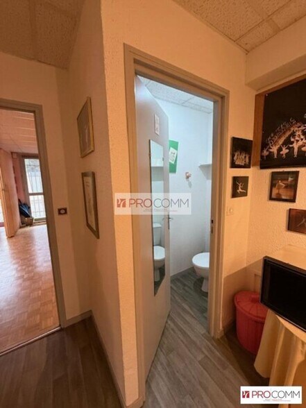 Retail in Chartres for sale - Interior Photo - Image 2 of 3