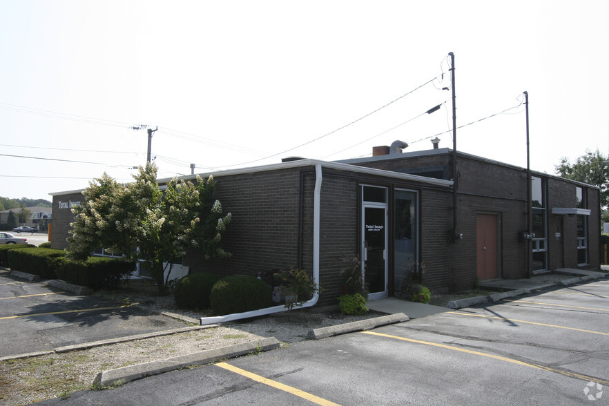 1021 N 1st St, Dekalb, IL for lease - Building Photo - Image 2 of 8