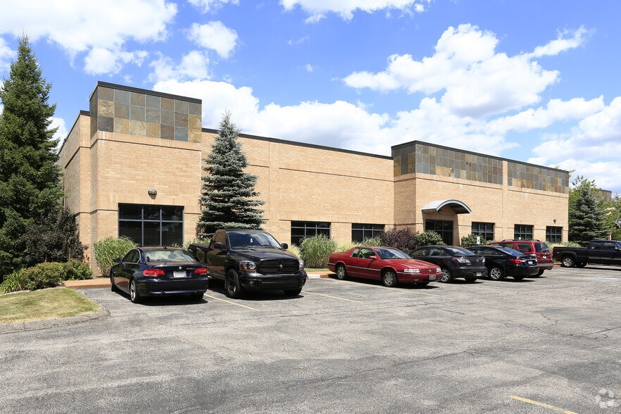31875 Solon Rd, Solon, OH à louer - Photo du bâtiment - Image 2 de 5