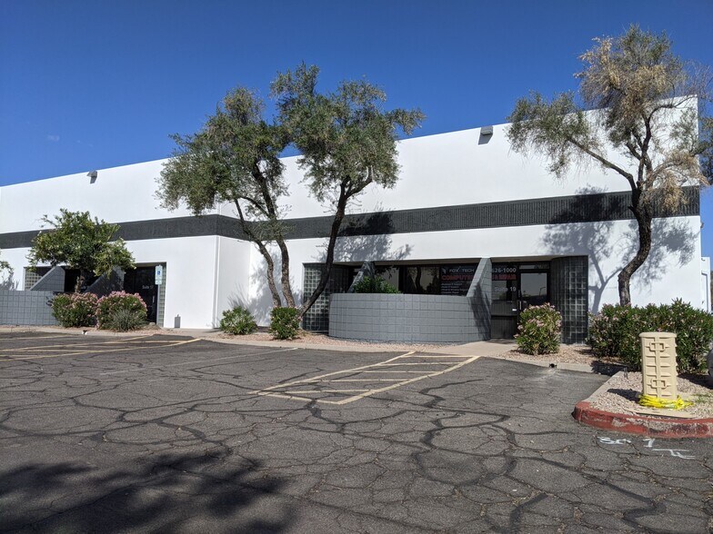 5865 S Kyrene Rd, Tempe, AZ à louer - Photo du bâtiment - Image 3 de 9
