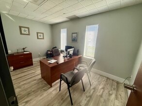 911 S 8th St, Fernandina Beach, FL à louer Photo intérieure- Image 1 de 14