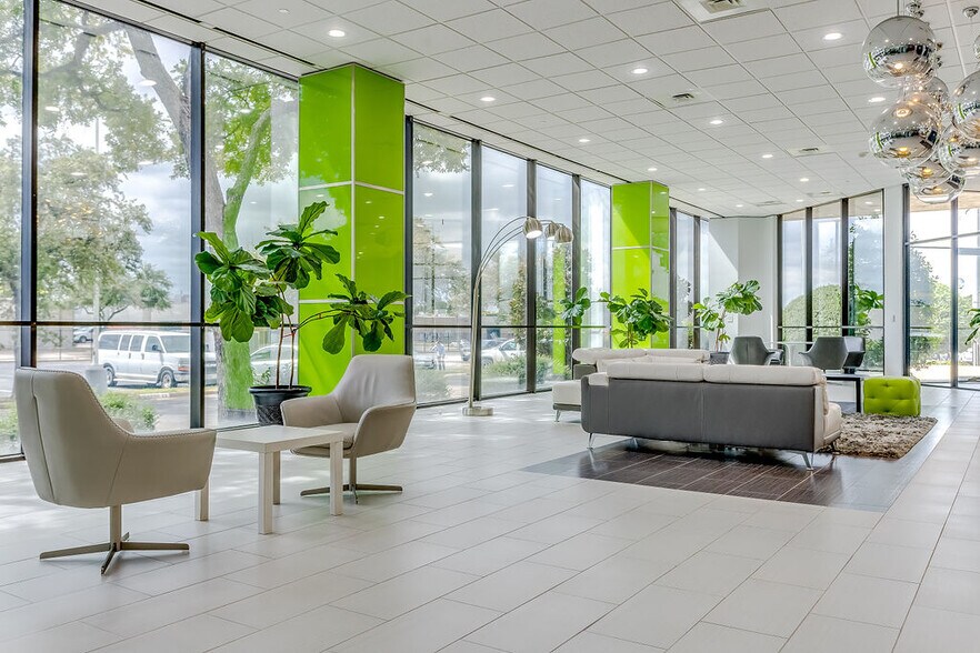 2350 Valley View Ln, Dallas, TX à louer - Photo intérieure - Image 3 de 91