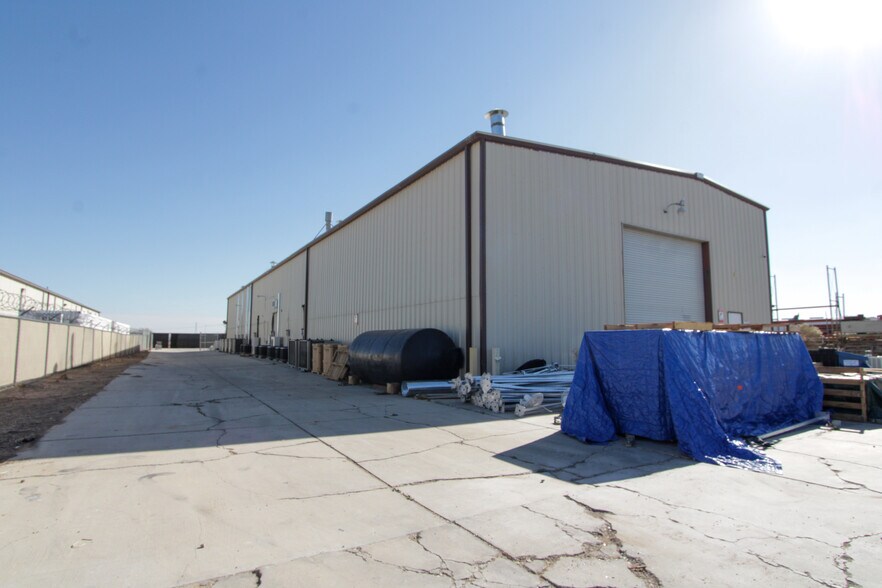 16224 Koala Rd, Adelanto, CA à vendre - Photo du bâtiment - Image 2 de 8