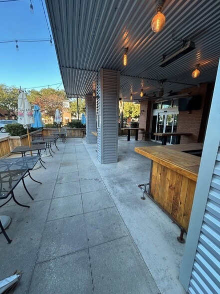 725-735 Coleman Blvd, Mount Pleasant, SC for lease - Building Photo - Image 2 of 17