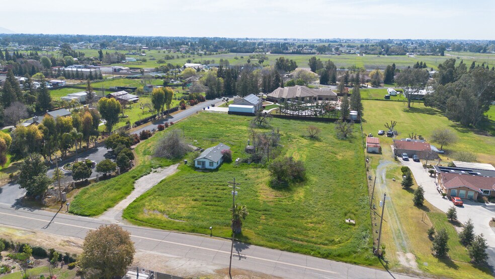 8045 Alluvial ave, Clovis, CA à vendre - Photo du bâtiment - Image 2 de 12