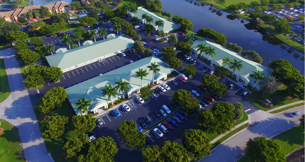 6821 Palisades Park Ct, Fort Myers, FL à louer - Photo du bâtiment - Image 3 de 8