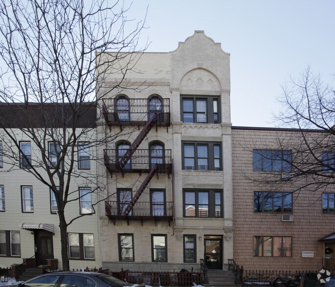 168 India St, Brooklyn, NY à vendre - Photo du bâtiment - Image 2 de 2
