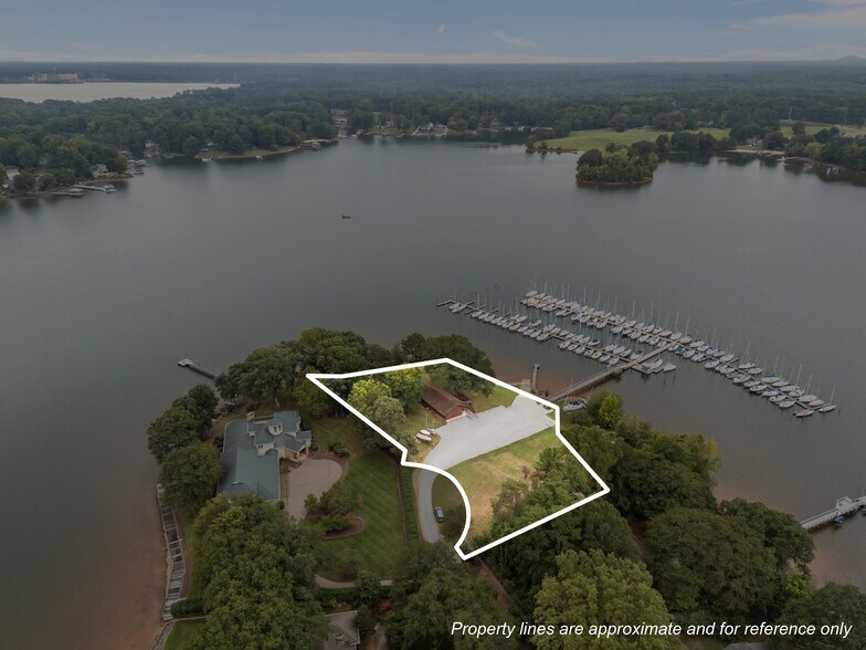 1887 & 1890 Yacht Club Drive, Denver, NC portefeuille de 2 propriétés à vendre sur LoopNet.ca - Photo du bâtiment - Image 2 de 33