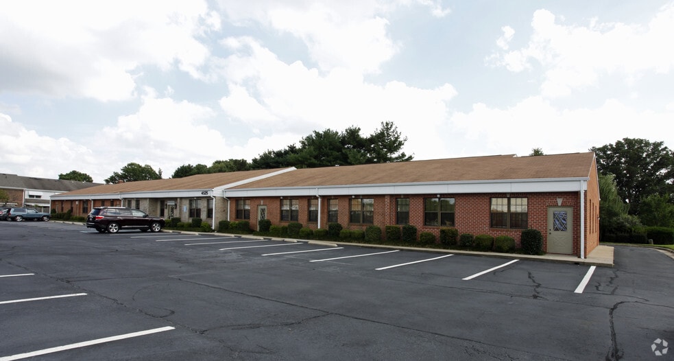 4525 E Honeygrove Rd, Virginia Beach, VA à vendre - Photo principale - Image 1 de 2