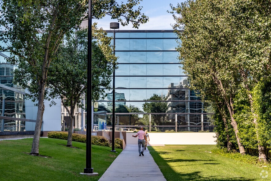 3337 Michelson Dr, Irvine, CA for lease - Building Photo - Image 3 of 13