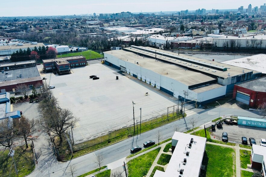 Warehouse & Office on 7.96 Acres portfolio of 5 properties for sale on LoopNet.ca - Building Photo - Image 3 of 10
